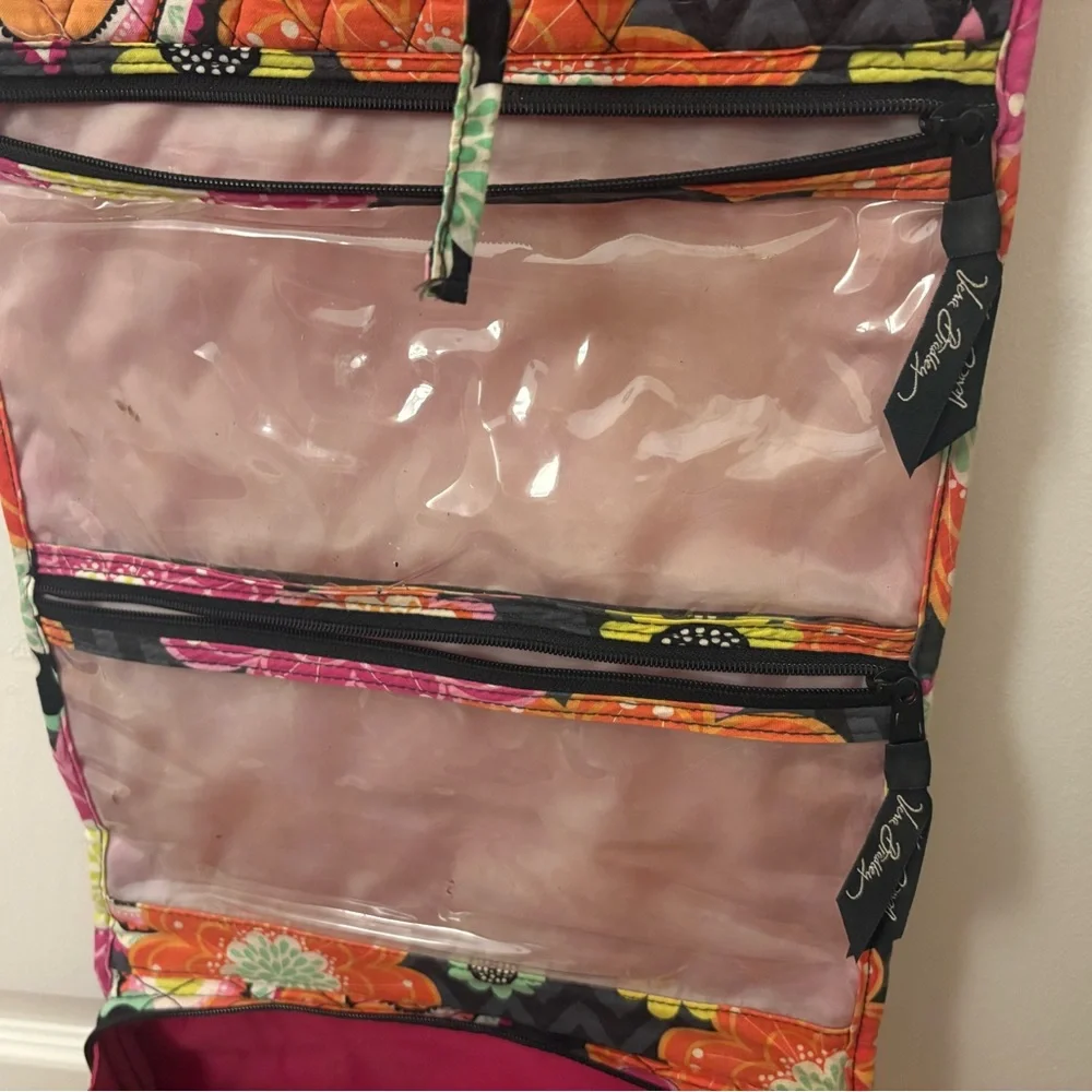 Vera Bradley hanging organizer bag in Ziggy Zinnia pattern